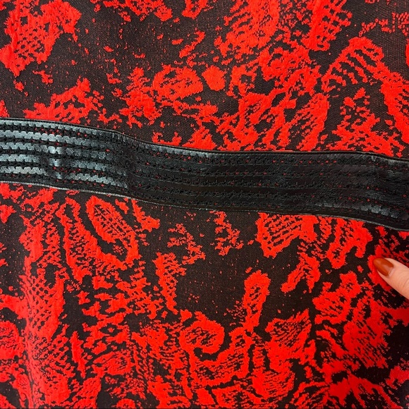 David Meister Red and Black Cowl Neck Knit Dress, size 10 - Picture 6 of 7